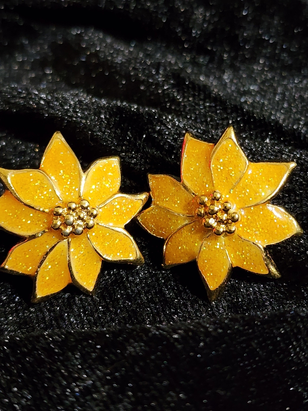 Avon vintage earrings from 1987, Christmas Eve theme,